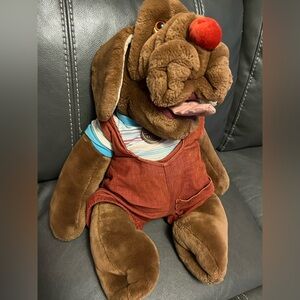 This is a vintage Ganz Bros. "Wrinkles" dog hand puppet from 1981